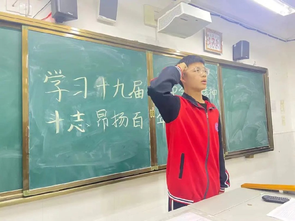 范县卓越中学高一A部开展学习十九届六中全会精神主题团课