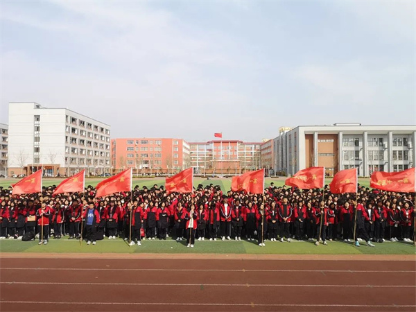 范县卓越中学高一年级举行第三季挑战赛暨颁旗仪式