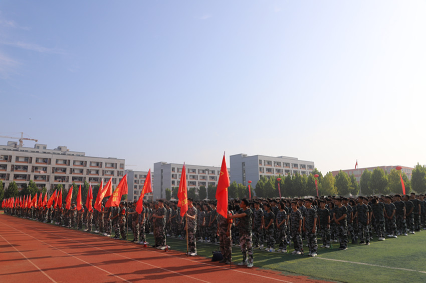 范县卓越中学举行2023级学生迎新典礼暨军训动员大会