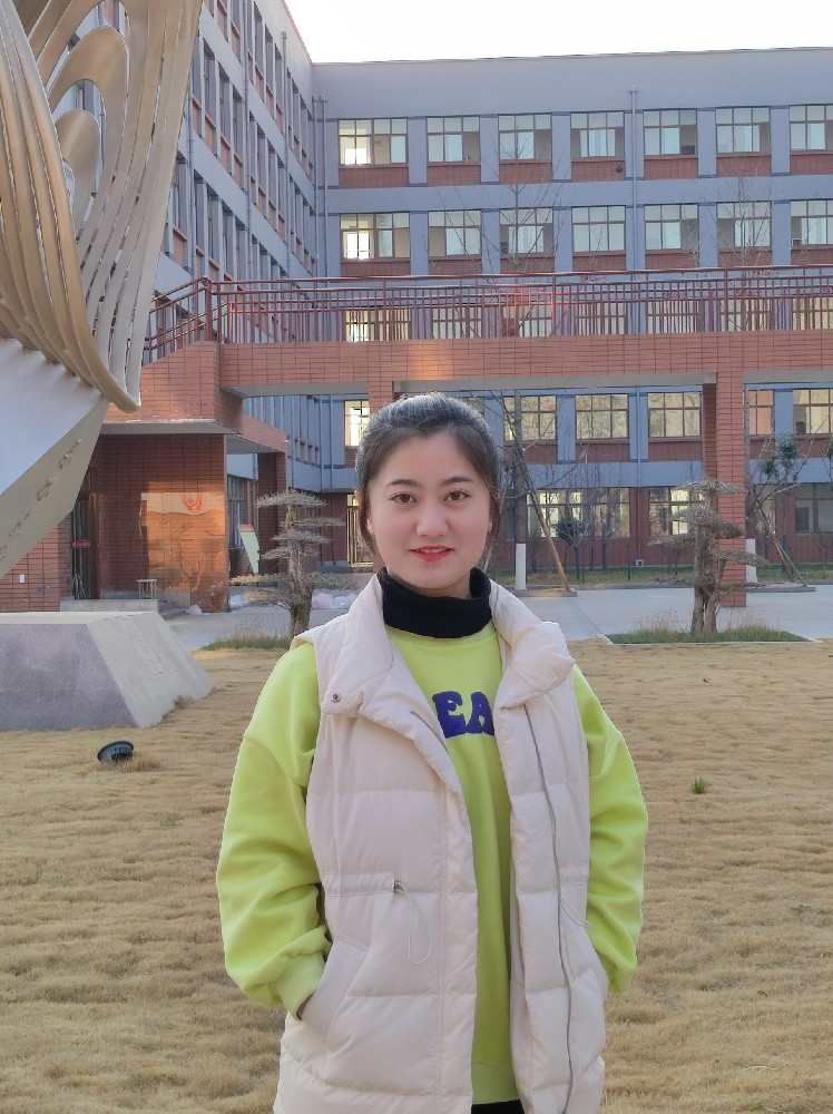 以专业与激情塑造教育典范——范夏夏老师