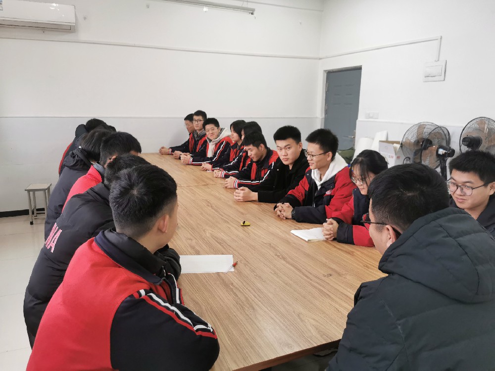 强化自主管理，激励责任担当 ——高三A部召开学生会干部管理培训会