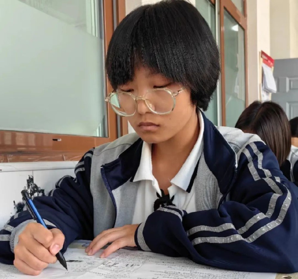 筚路蓝缕 顽强奋斗