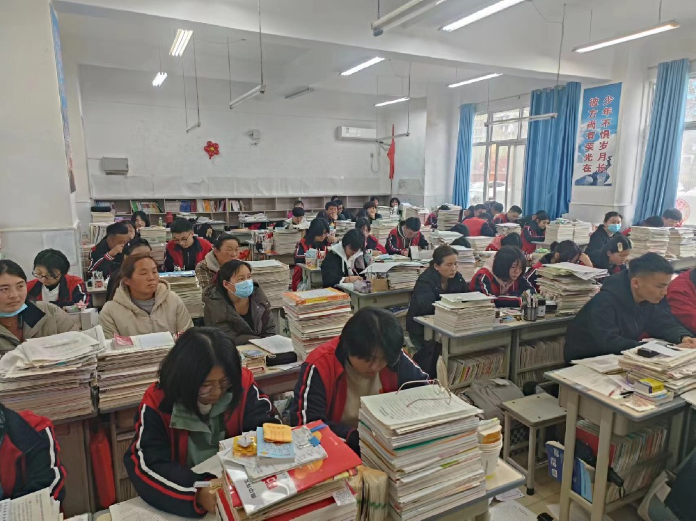心有光芒，必有远方 ——高三A部年级召开一模家长会