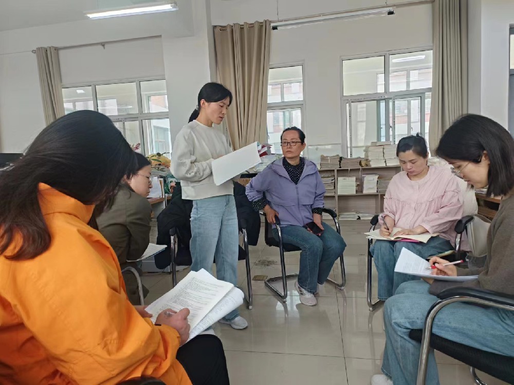 博观而约取，厚积而薄发                                     ——高三A部开展衡水中学学习研讨会