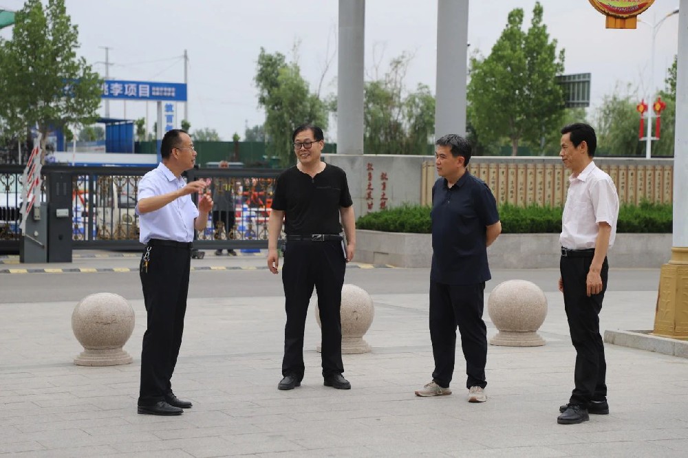 濮阳市第一中学教育同仁莅临范县卓越中学参观交流