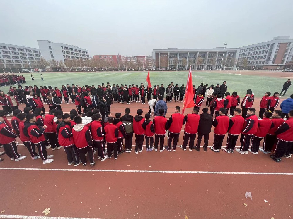 凝“绳”聚力，“绳”彩飞扬——范县卓越中学初中部举行拔河比赛