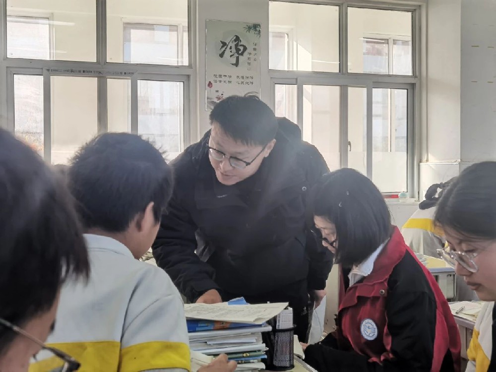 范县卓越中学教务处组织开展观摩课教研活动