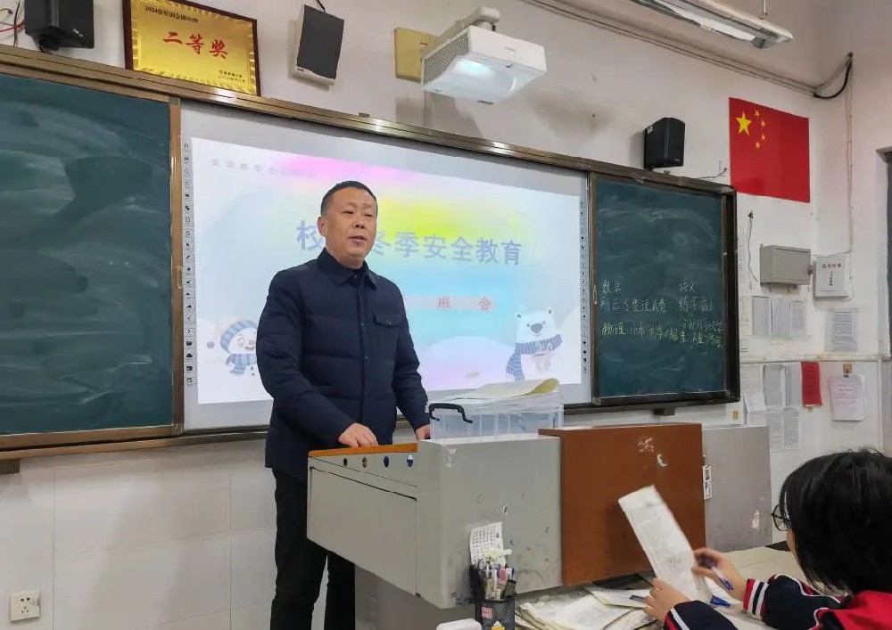 范县卓越中学各级部相继组织开展安全教育主题活动