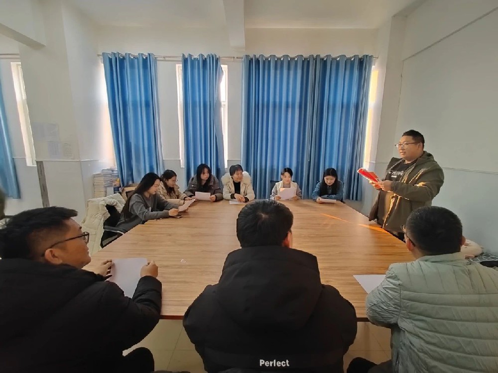 范县卓越中学各级部相继组织开展班主任经验交流会