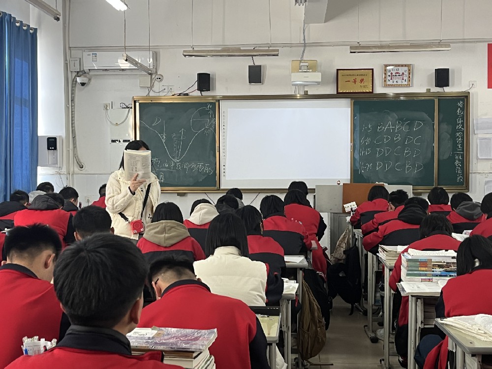 教育舞台上的“智慧舞者：课堂艺术大赛的精彩演绎