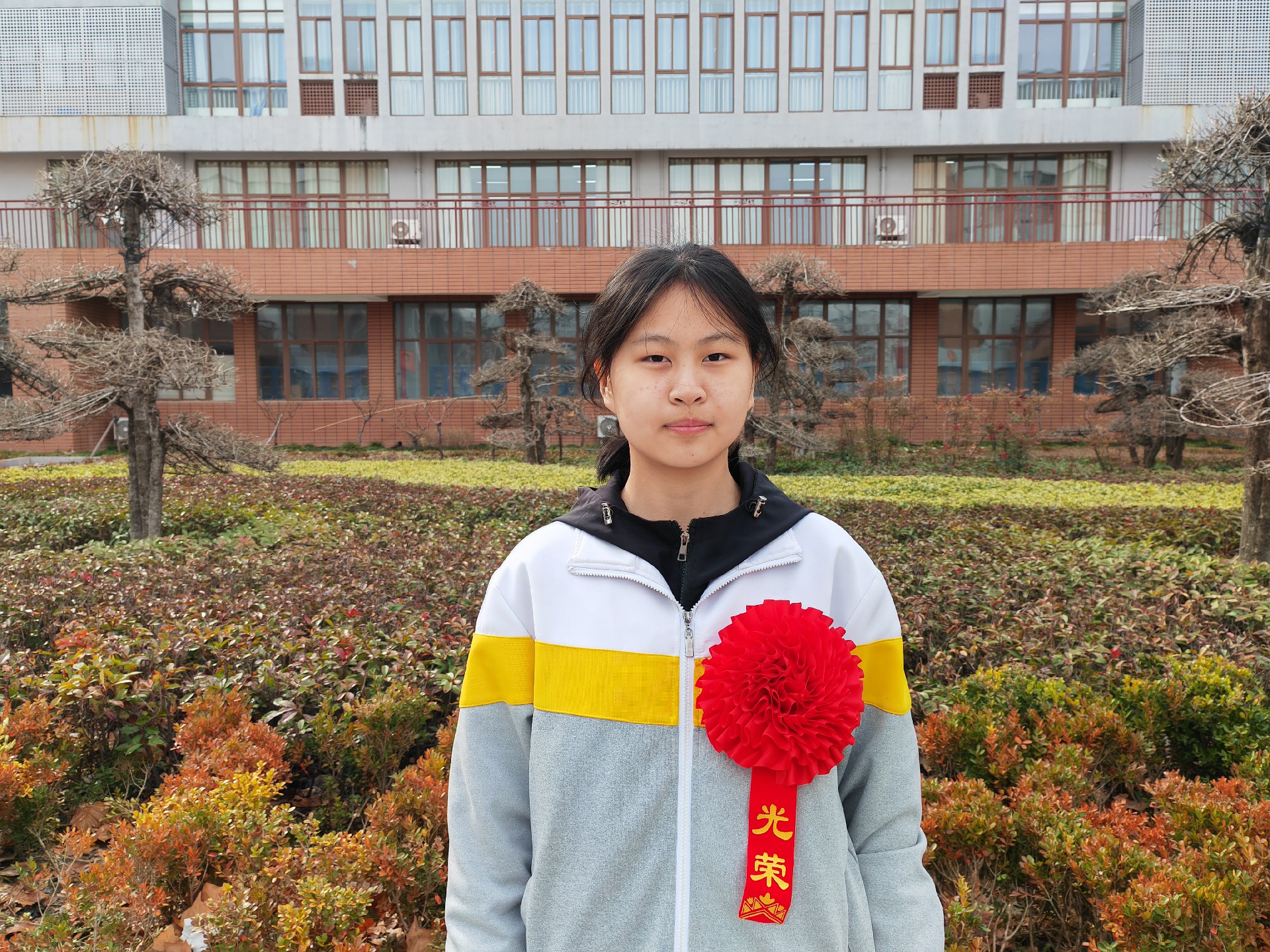 高三A部 高梦甜 少年不负弩云志 曾许人间第一流.jpg