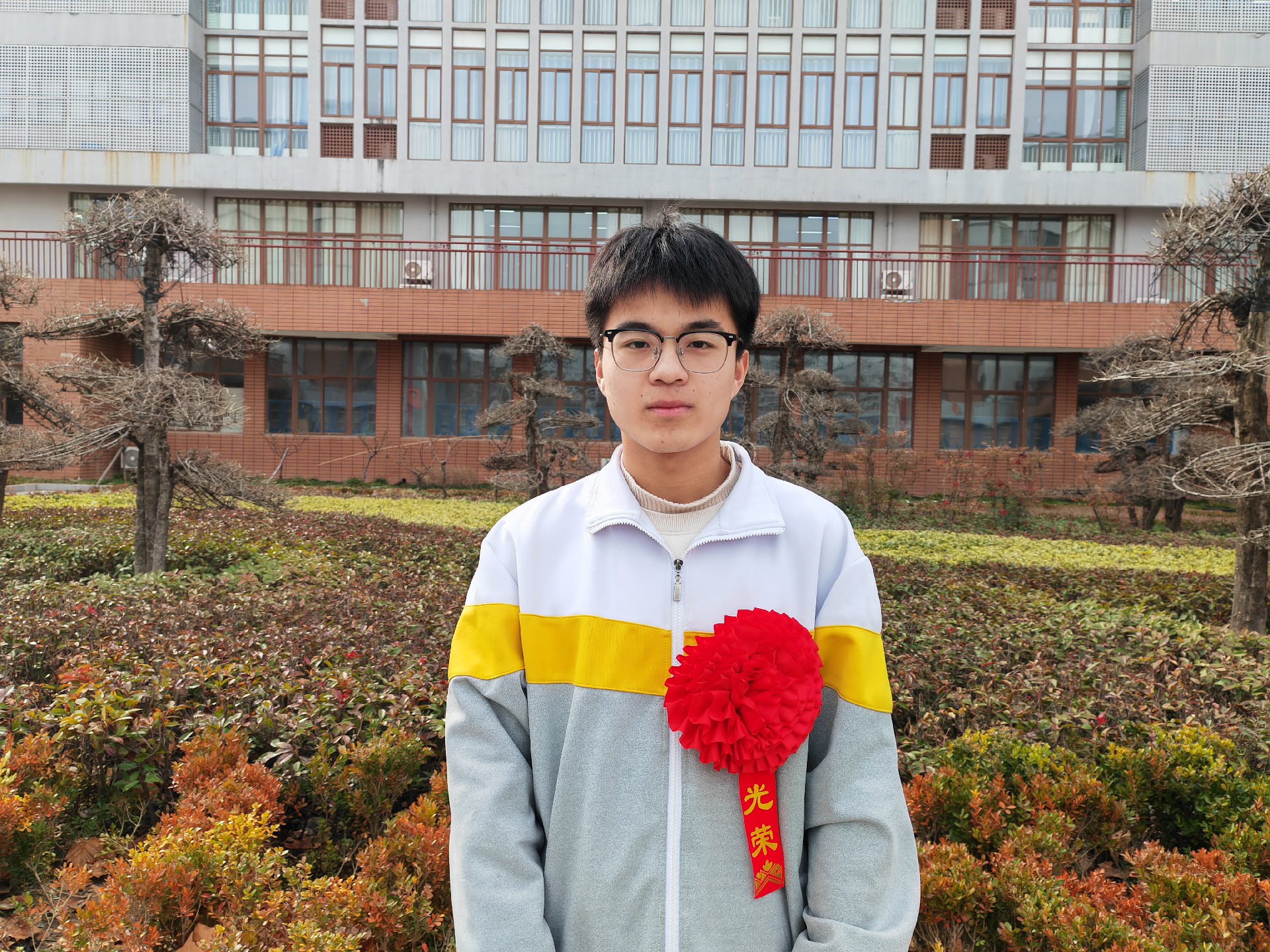 高三A部 岳宗显 好好学习天天向上.jpg