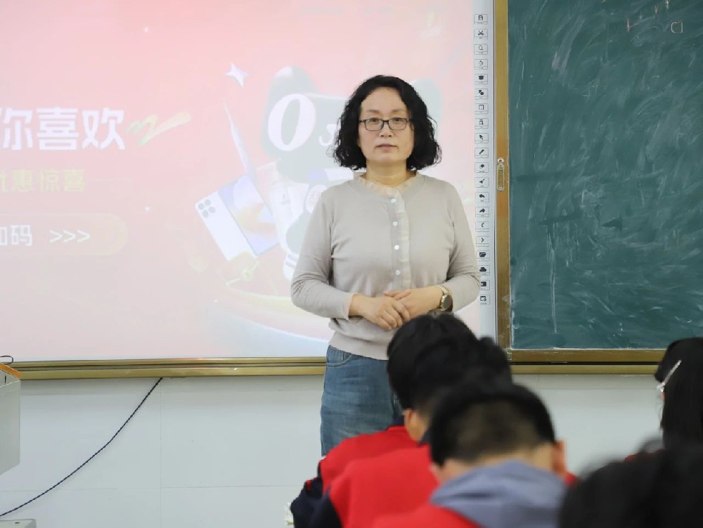教育最美的模样，是蹲下来看见眼泪里的光