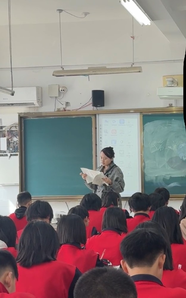 显微世界育桃李，生命密码写春秋