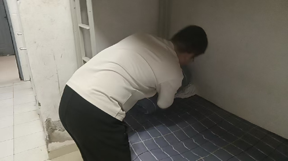 守护校园净土 共筑安全防线——高一A部开展违禁品检查活动