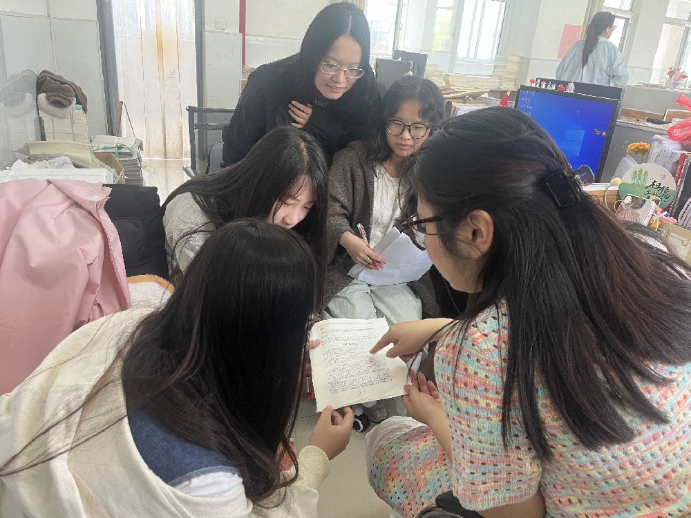 向下扎根深研，向上蓄能成长——高一A部开展集体教研活动