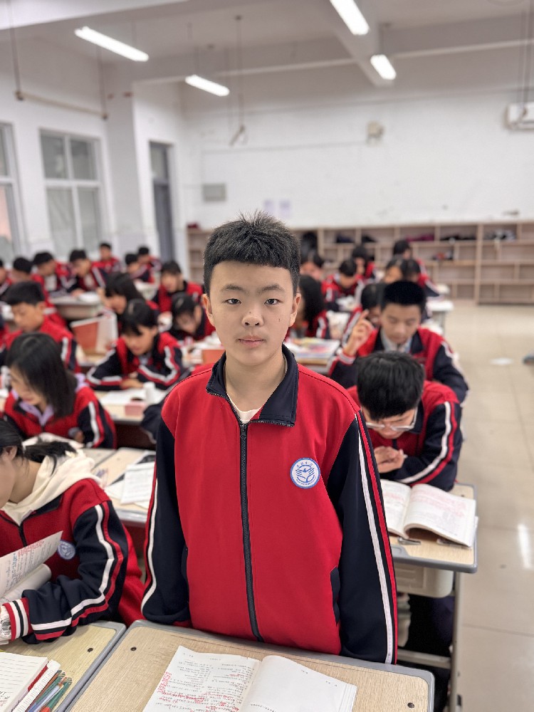 青春献礼祖国 校园喜迎国庆