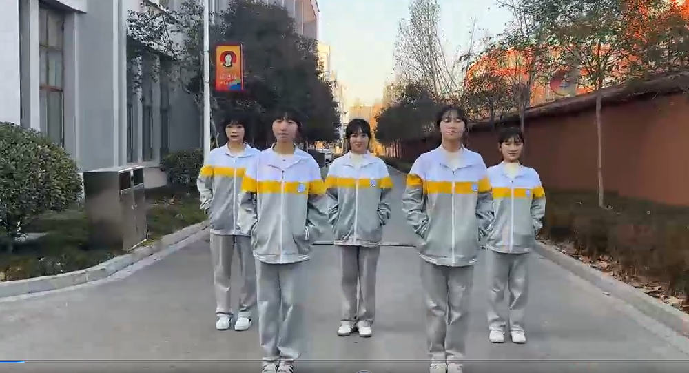 下课了下课了，我们快乐摇啊摇……