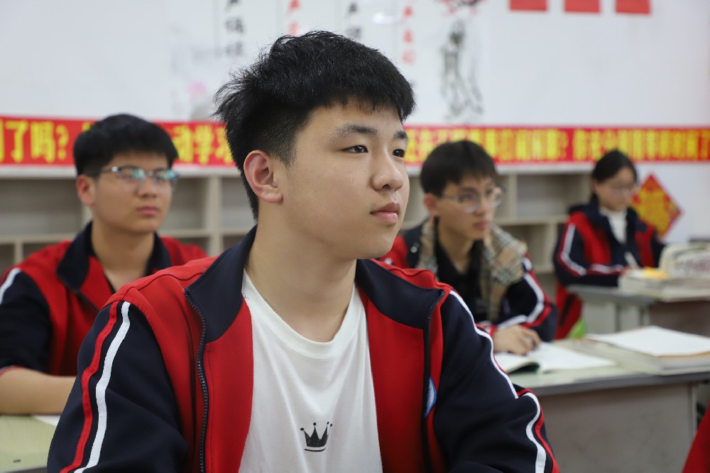 静以深耕 劲以远行   ——“静”“劲”相隔汇聚卓越中学浓厚教风学风