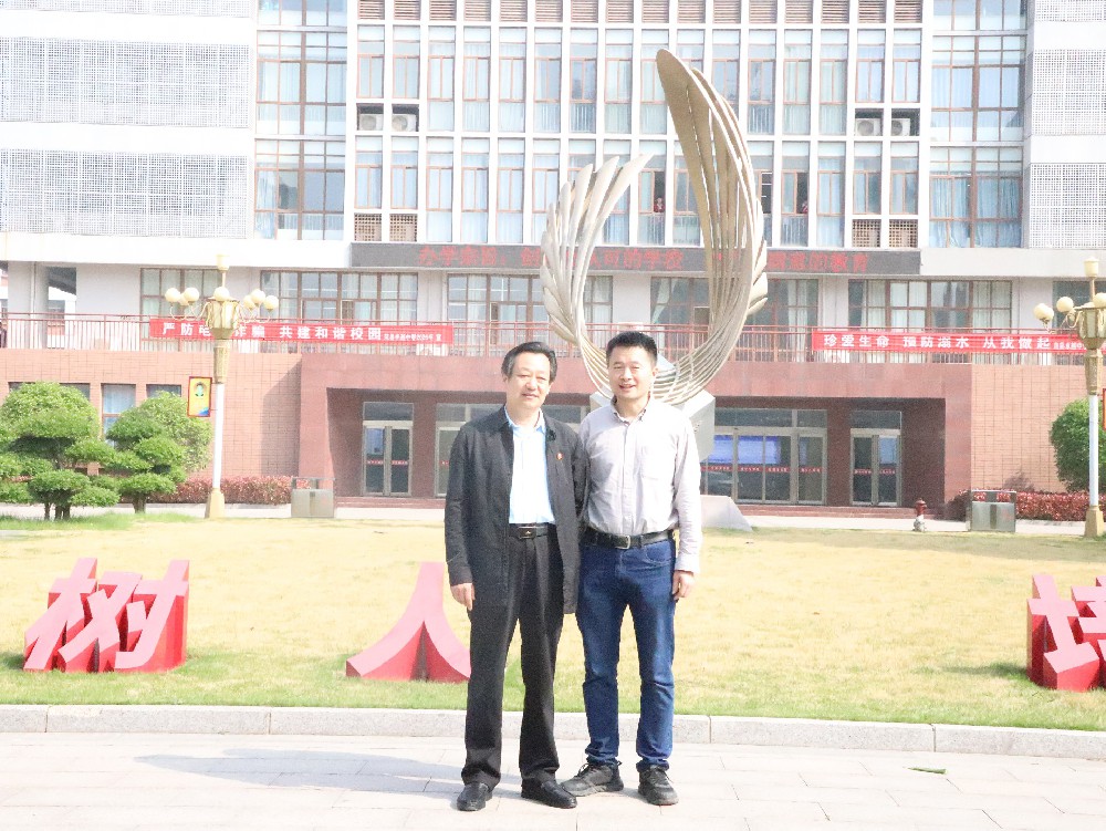 南京大学教授“卓越”探师