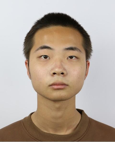 李    琳